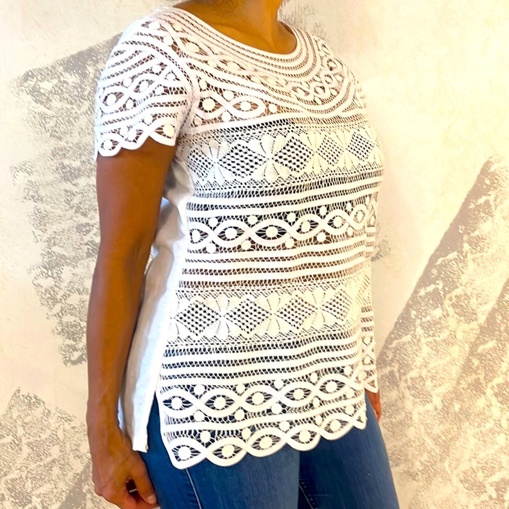 PRICE DROPPED White blouse made in Colombia. UNIQUE! Great w Jeans